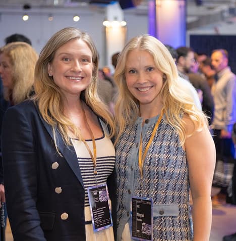 Networking moment between attendees at Dirty Jobs Summit